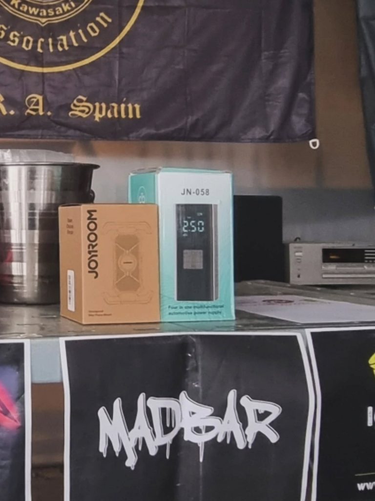 Sorteo de regalos de nuestro patrocinador @madbar_dakota en la IX Madroñal, el bar de referencia motero de la capital 😉✌️, muchas gracias ¡Nos vemos el domingo en vuestro aniversario! 🔥🔥 #vulcanridersassociation #vraspain #vulcanridersmadrid #ixmadroñal #madbardakota