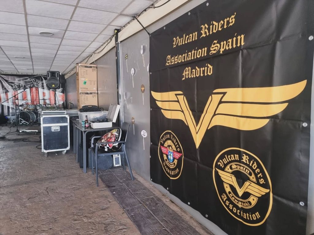 La IX Madroñal comenzó con un potente desayuno de los más madrugadores, un briefing sobre la ruta y la forma correcta y segura de circular, y una visita muy especial a una protectora de animales que nos trajo de vuelta al restaurante donde disfrutamos de buena mesa y una pedazo de fiesta animada por la banda Urbe ¡Que nunca olvidaremos! 👏👏👏 #vulcanridersassociation #vraspain #vulcanridersmadrid #ixmadroñal