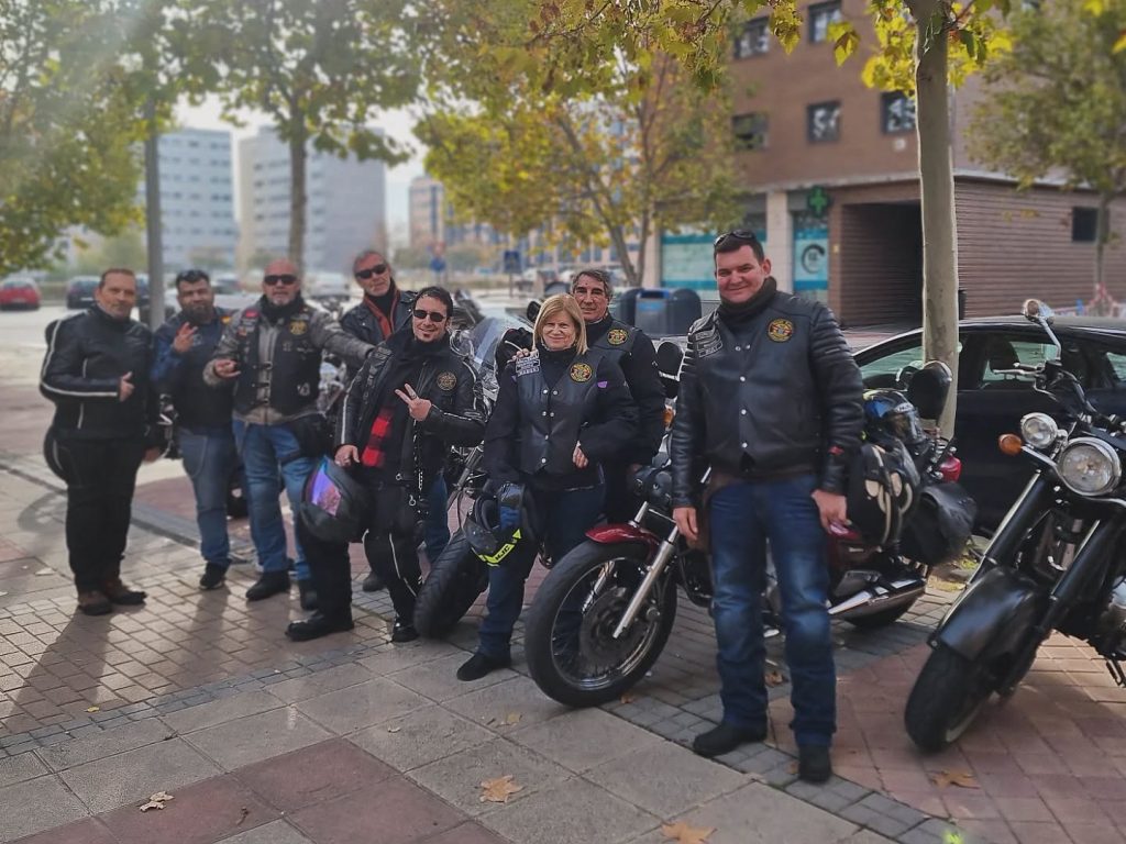 El pasado sábado asistimos al III Aniversario de @moto_grupo_riberenos en el que pasamos un día espectacular realizando la Ruta de las Vegas hasta Aranjuez y disfrutando del ambientazo del evento, gracias por hacernos sentir como en casa un año más y enhorabuena por vuestro aniversario 👏👏👏😉✌️ #vulcanridersassociation #vraspain #vulcanridersmadrid #iiianiversariomotogruporibereños