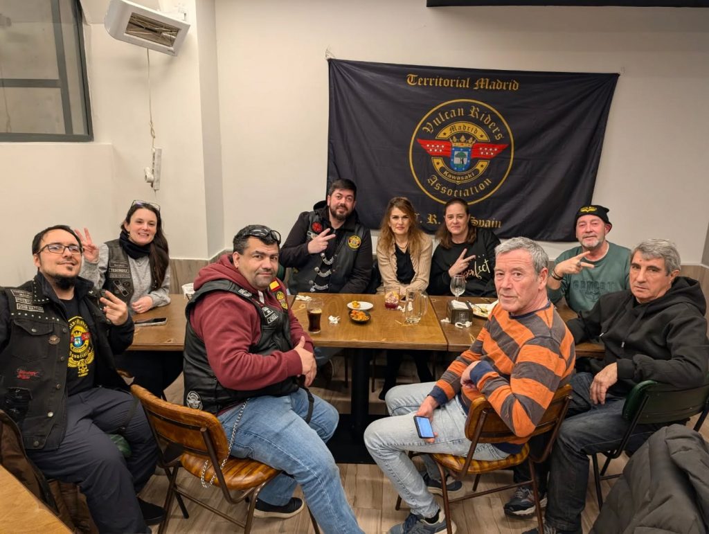 Recientemente hemos tenido el placer de entregar el parche a dos nuevas socias de la Territorial de Madrid, Ari y Engar ambas como copilotos de las rápidas Vulcan S con las que esperamos compartir multitud de kilómetros e historias ¡Enhorabuena y bienvenidas a vuestra casa! 👏👏😉✌️ #vulcanridersassociation #vraspain #vulcanridersmadrid #entregadeparche #kawasakivulcan