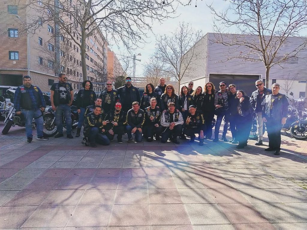 El pasado domingo celebramos nuestra asamblea anual en la que hicimos retrospectiva del fantástico año recorrido y de lo que nos queda en un 2026 marcado por nuestro décimo aniversario que tendrá lugar en septiembre. También celebramos el cumpleaños de los Riders más Veteranos, la enhorabuena a la socia Irea por sacarse el carnet y venir con su Vulcan S 🤩, entrega de detalles de la territorial, renovación de la actual directiva, y presentación de nuestro nuevo Community Manager, el socio Spartan, que da un paso adelante para echarnos una mano con las redes 👏👏 Gracias a todos por vuestra participación y por un año más de kilómetros y buenos recuerdos ❤️‍🔥✌️ #vulcanridersassociation #vraspain #vulcanridersmadrid #kawasakivulcan #asambleamadrid 2026