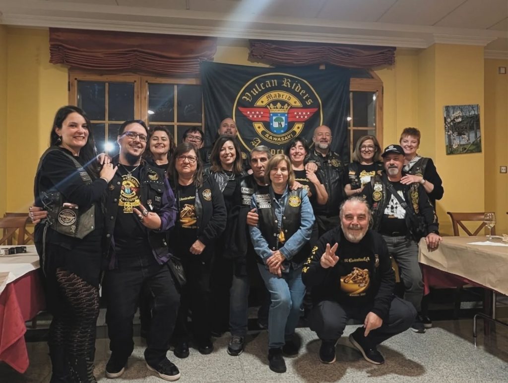 El pasado fin de semana asistimos a la Clandestina 2026 organizada por nuestros amigos de la Territorial de Castilla y León en la que ni las lluvias constantes fueron capaces de arruinarnos la fiesta, un fin de semana enorme disfrutando del inmejorable ambiente de Vulcan Riders, gastronomía del lugar, fiesta y visita turística por el Lago de Sanabria, enhorabuena a @vrascastillayleon por la excelente organización ¡Nos vemos en la próxima! #vulcanridersassociation #vraspain #vulcanridersmadrid #vulcanriderscastillayleon #clandestina2026