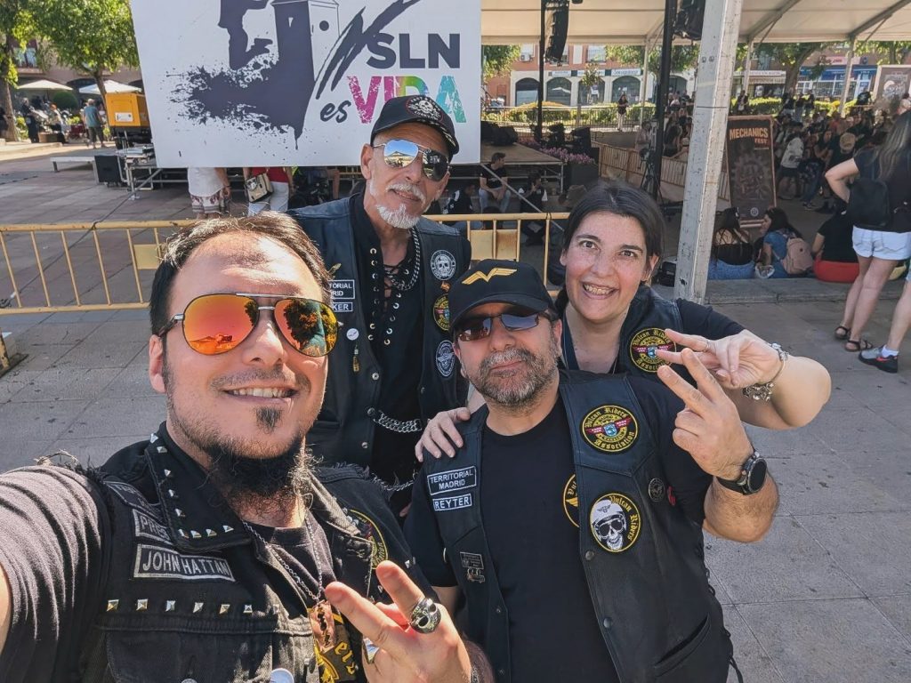 El pasado sábado algunos Riders asistimos al legendario Mechanics Fest en Sevilla La Nueva en el que cada año se salen 🙌, fantástica jornada de ruta, concierto, exposición de coches clásicos, espectáculo de acrobacias con Harleys, concurso de pin ups, encuentros con colegas y el mejor ambiente motero, gracias a @mechanicsfest por todo un año más 👏👏 y como siempre ¡Repetiremos! 😜✌️ #vulcanridersassociation #vraspain #vulcanridersmadrid #mechanistfest